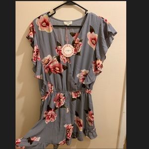 NWT Umgee grey romper/ Size medium